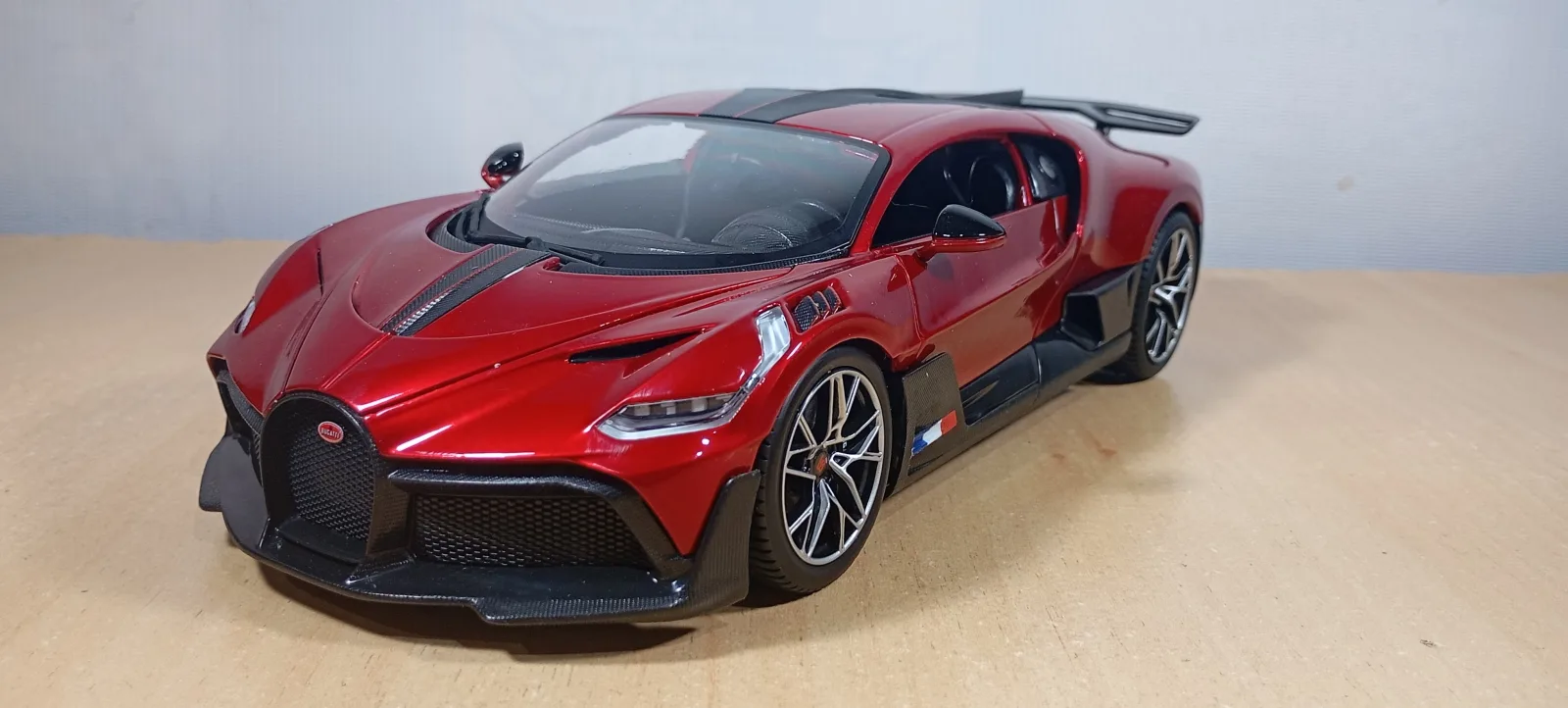 AUTO BUGATTI DIVO PLUS