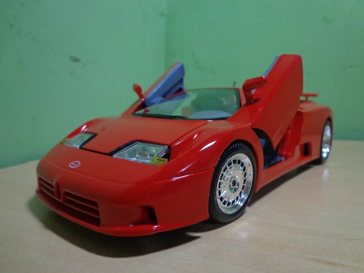 AUTO BUGATTI EB 110