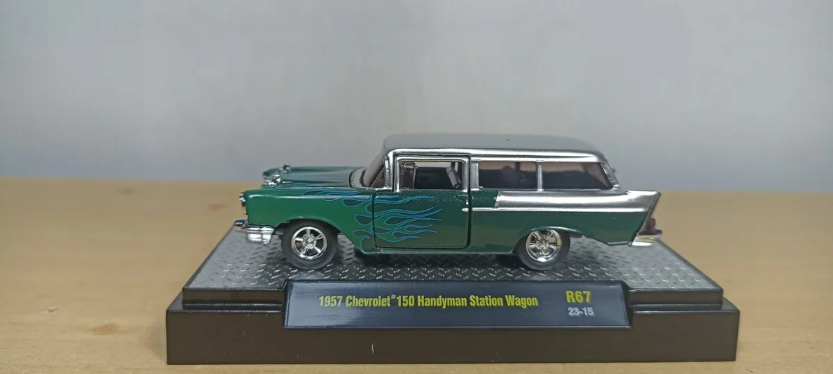 AUTO CHEVROLET 150 HANDYMAN STATION WAGON 1957