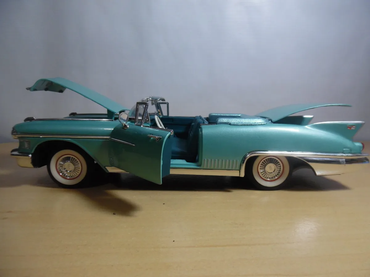 AUTO CLASICO CADILAC EL DORADO BIARRITZ 1958