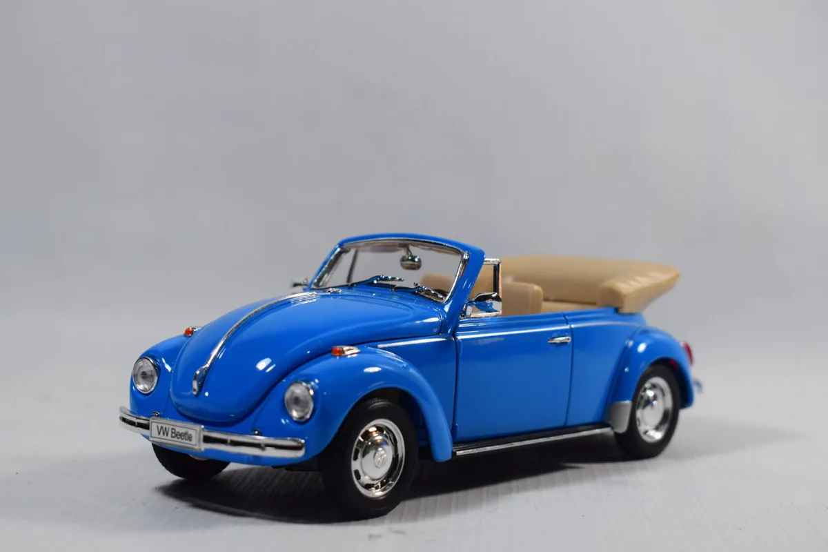 AUTO CONVERTIBLE VOLKSWAGEN BEETLE CABRIOLET