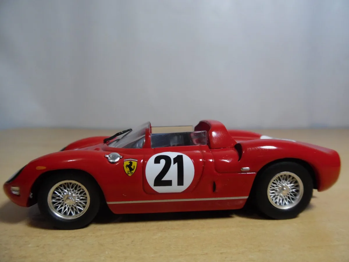 AUTO DE COMPETENCIA FERRARI 250P Nº21