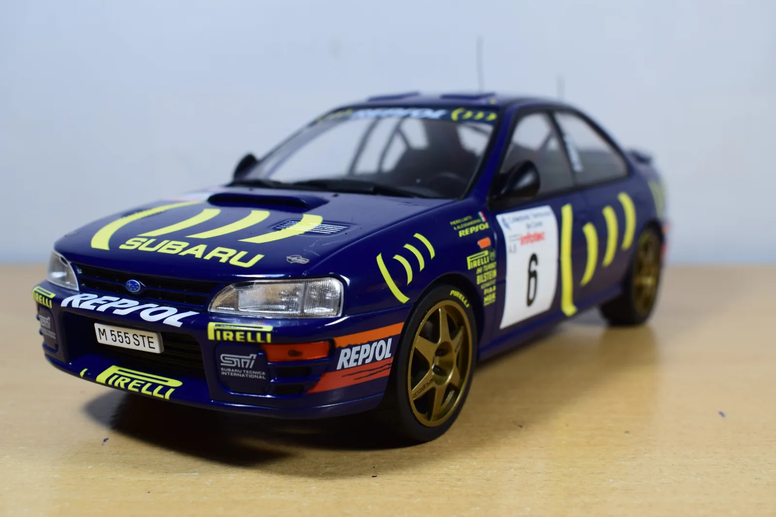 AUTO DE COMPETENCIA SUBARU IMPREZA 555 N°6 1995