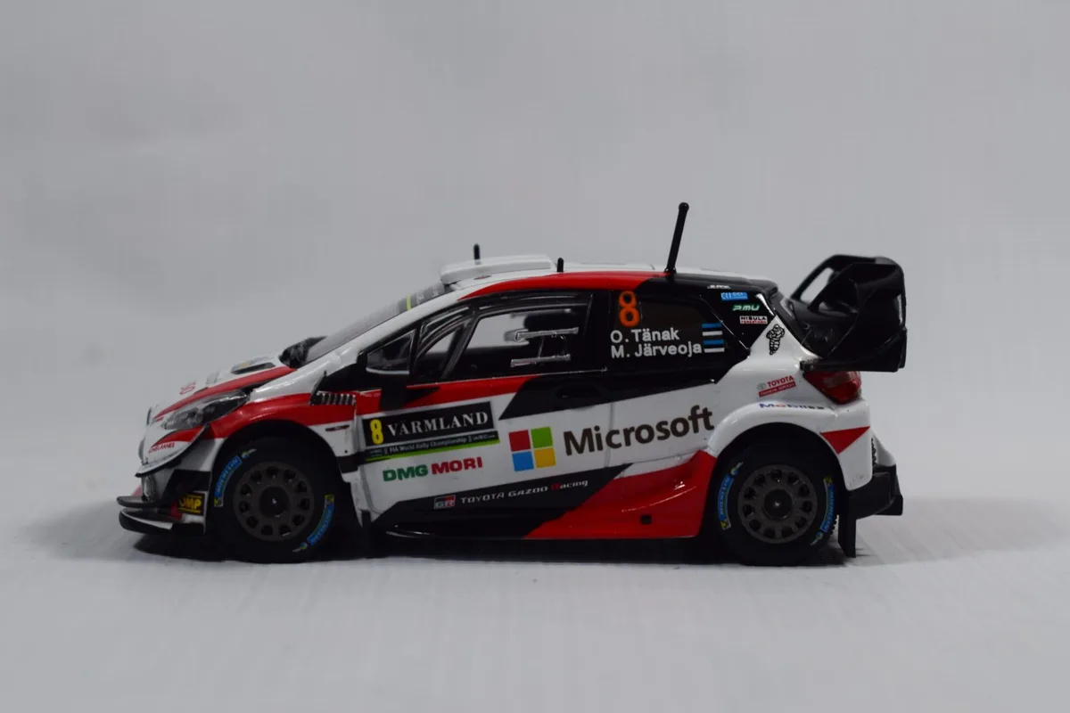 AUTO DE COMPETENCIA TOYOTA YARIS WRC N°8
