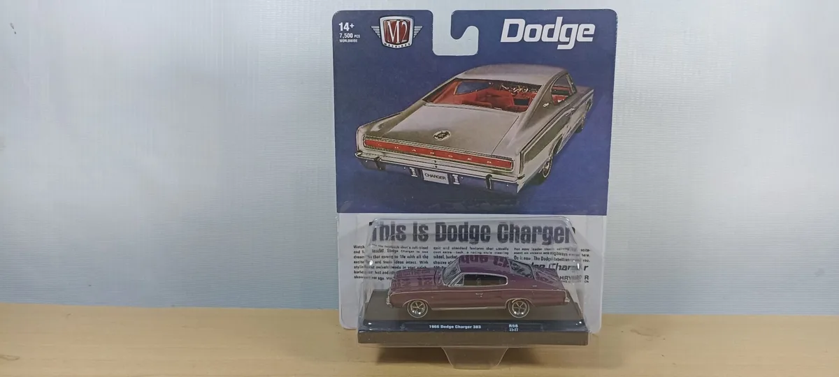 AUTO DODGE CHARGER 383  1966