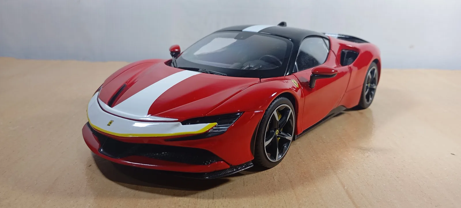 AUTO FERRARI SF90 ESTRADALE ASSETO FIORANO