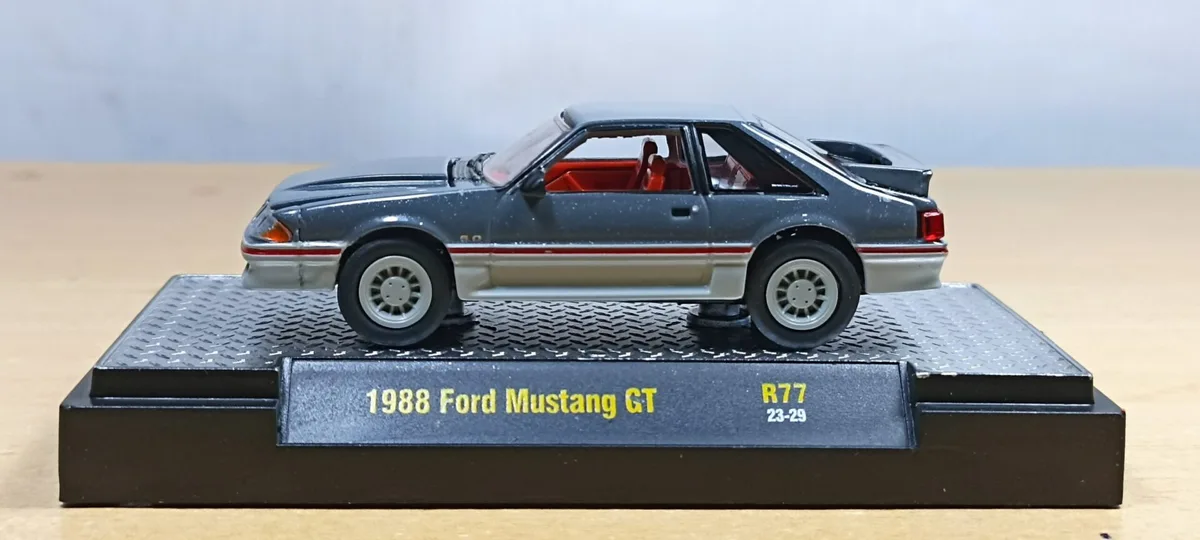  AUTO FORD MUSTANG GT  1988