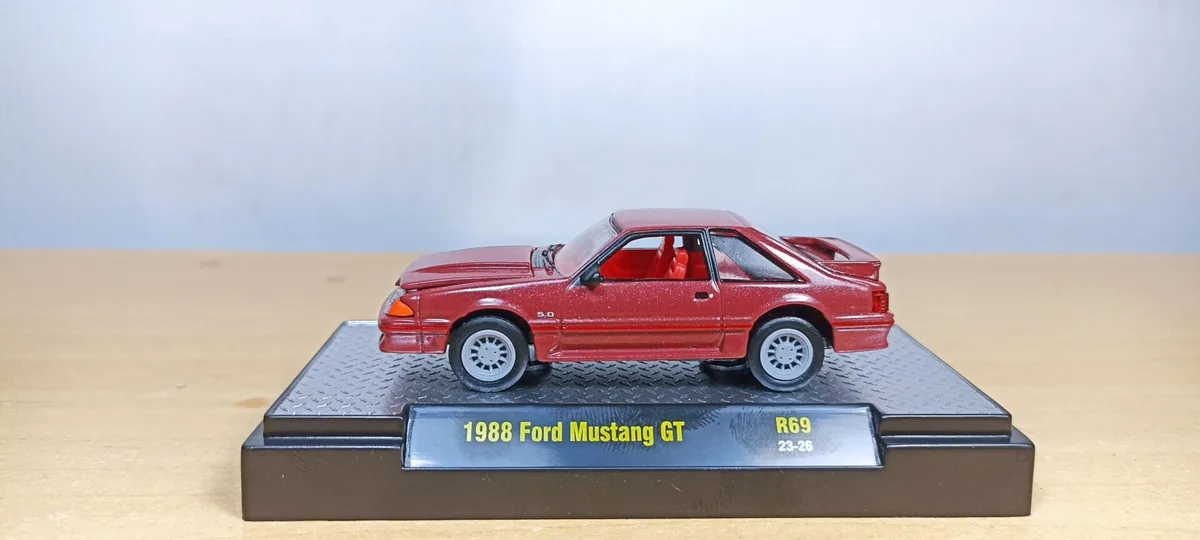 AUTO FORD MUSTANG GT  1988