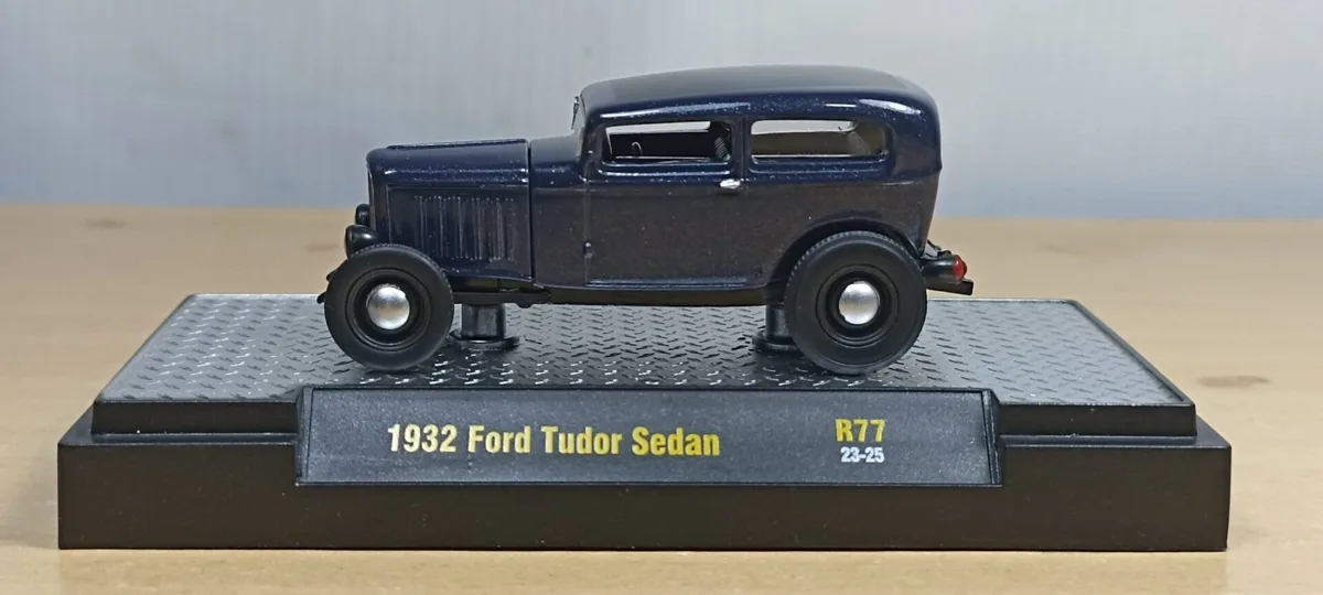 AUTO FORD TUDOR SEDAN  1932
