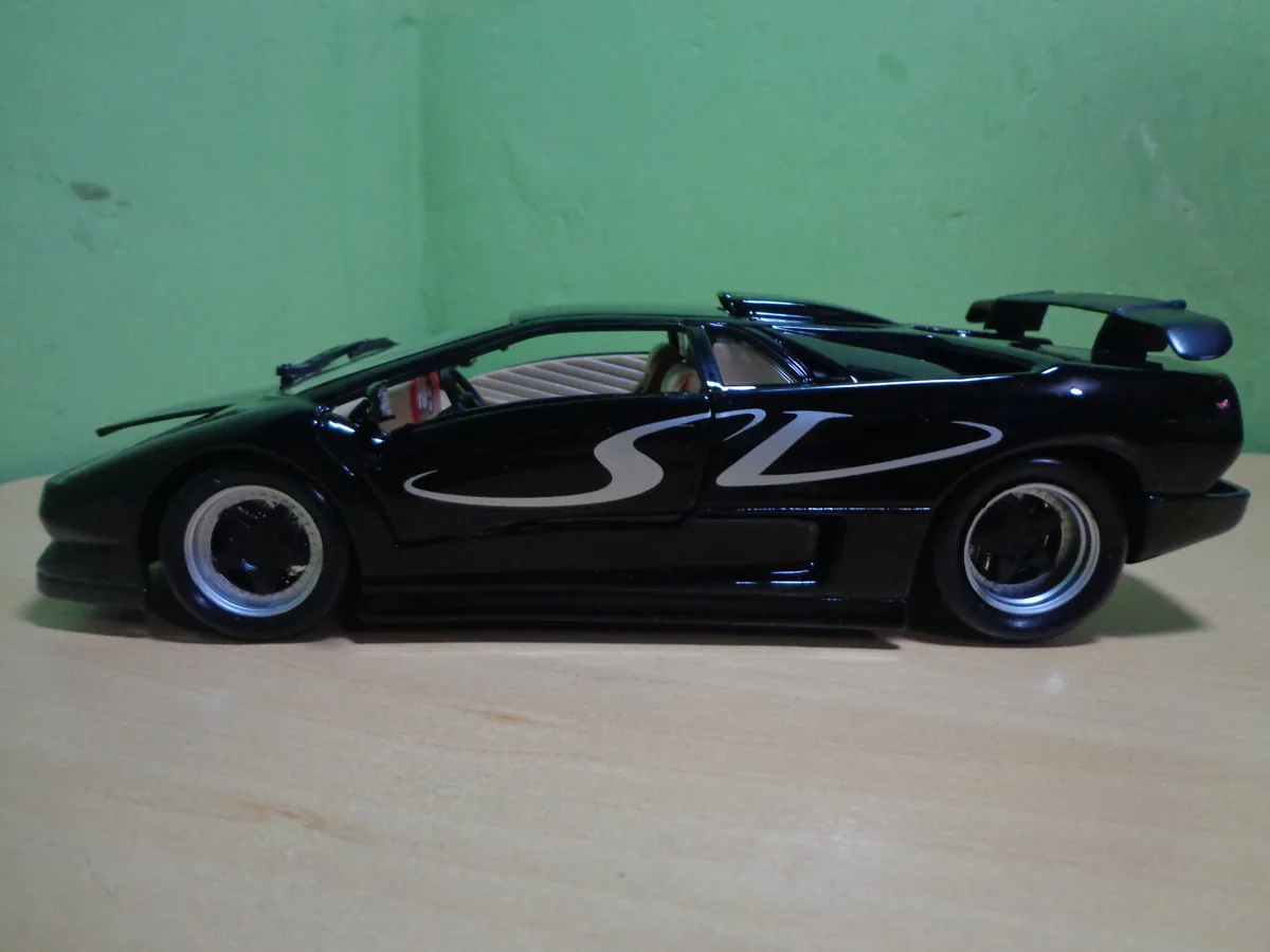 AUTO LAMBORGHINI DIABLO