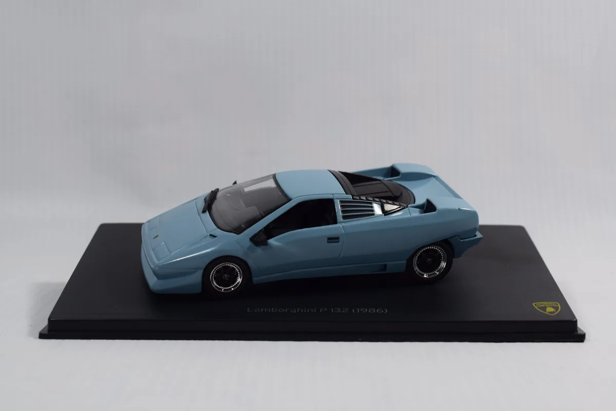 AUTO LAMBORGHINI P132 1986
