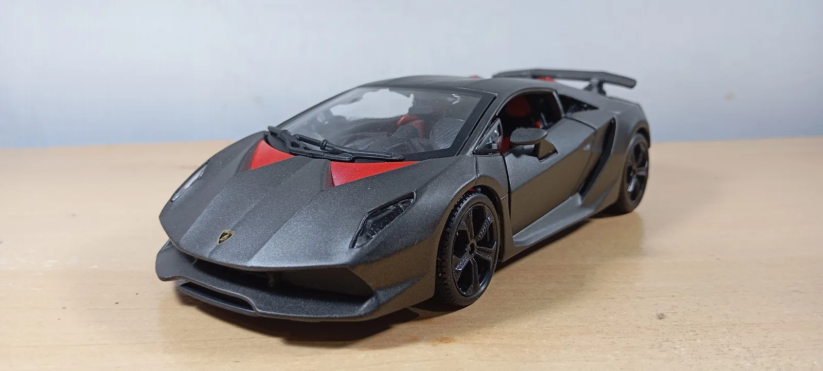 AUTO LAMBORGHINI SEXTO ELEMENTO