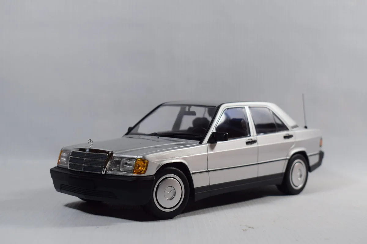 AUTO MERCEDES BENZ 190E 1982