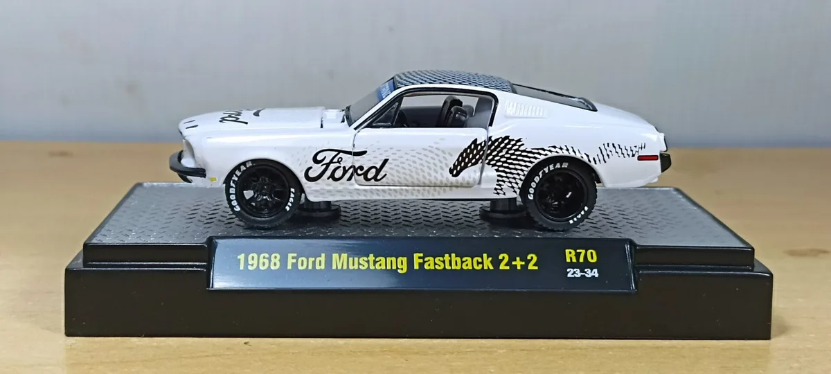 AUTO MUSTANG FASTBACK 2+2  1968