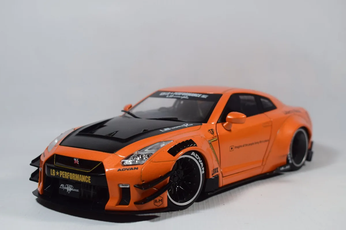 AUTO NISSAN GTR R35