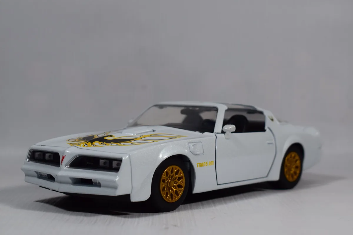 AUTO PONTIAC FIREBIRD 1977