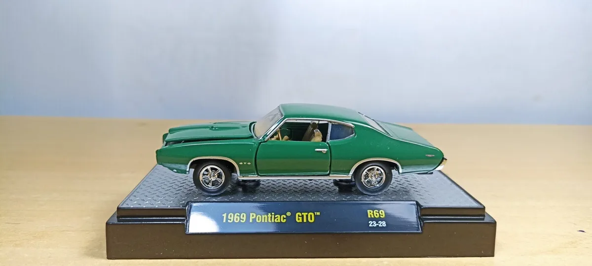 AUTO PONTIAC GTO 1969