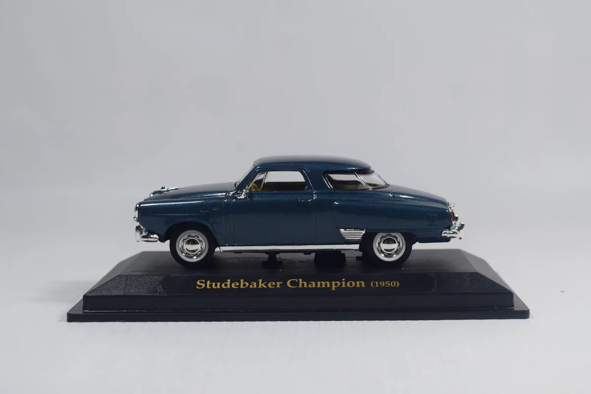 AUTO STUDEBAKER CHAMPION