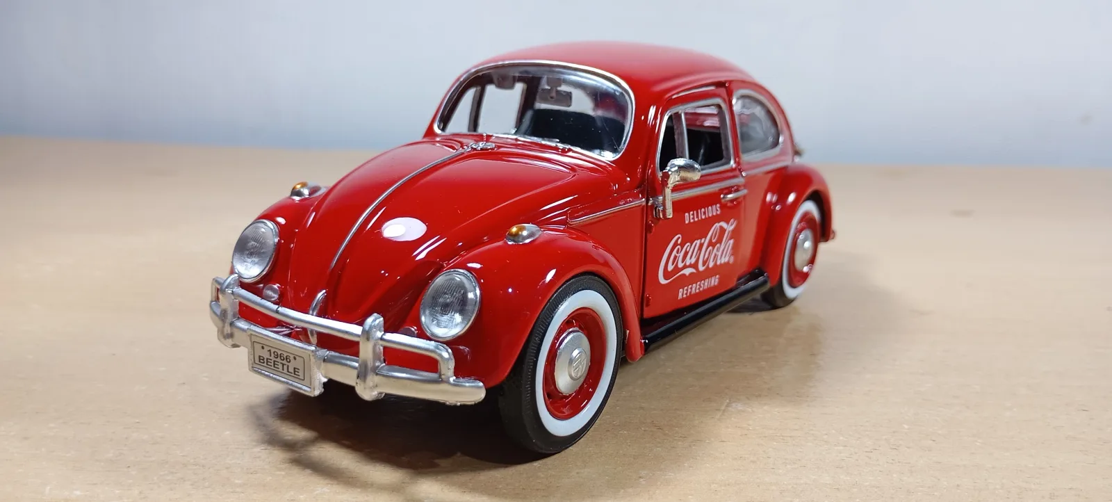AUTO VOLKSWAGEN BEETLE 1966 DE COCA COLA