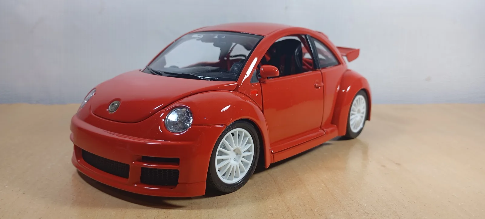 AUTO VOLKWAGEN NEW BEETLE CUP 2000