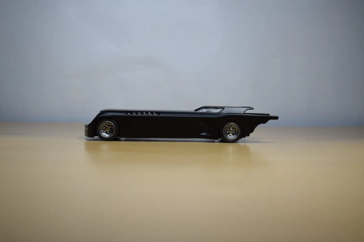 BATIMOVIL CON FIGURA DE BATMAN