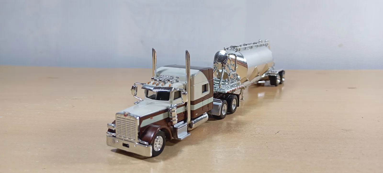 CAMION CISTERNA PETERBILT 389