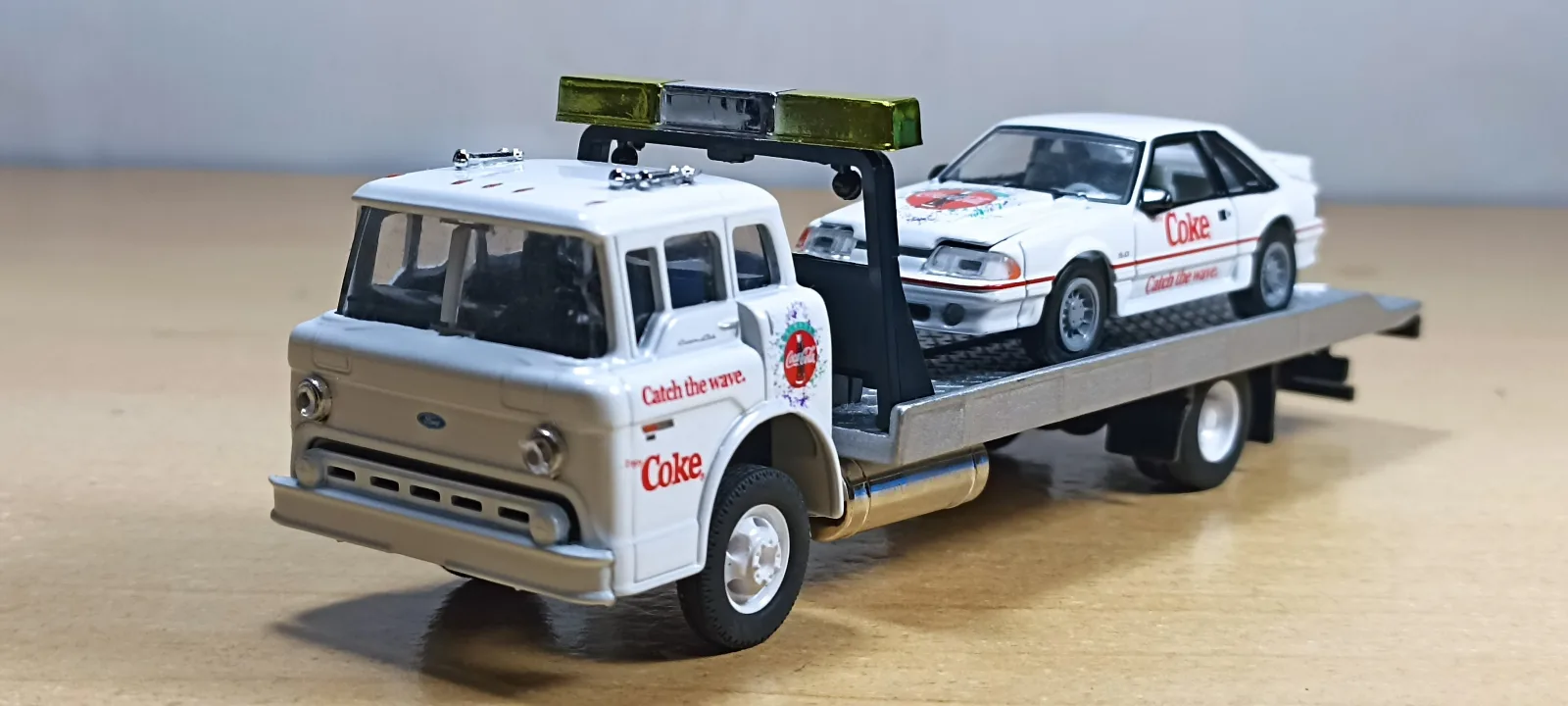CAMION COCA COLA FORD C800 1990
AUTO COCA COLA FORD MUSTANG GT 1990