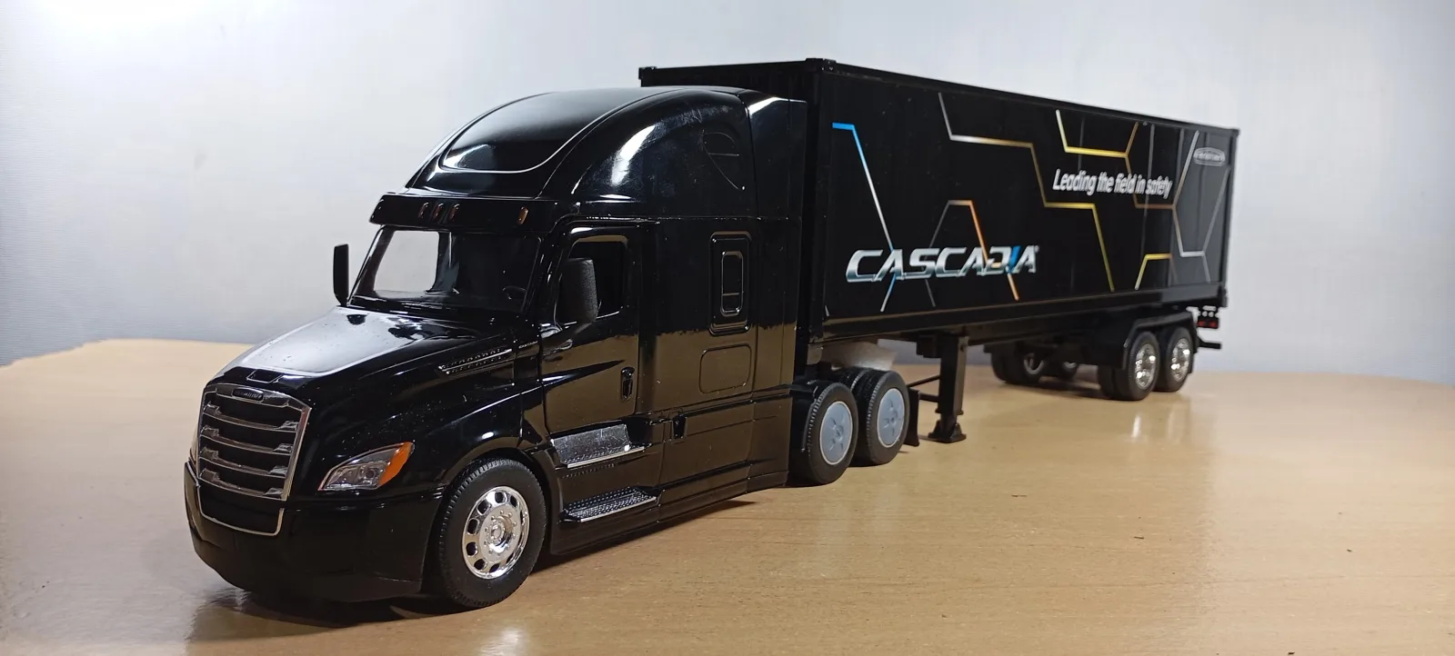 CAMION CONTEINER FREIGHTLINER CASCADIA