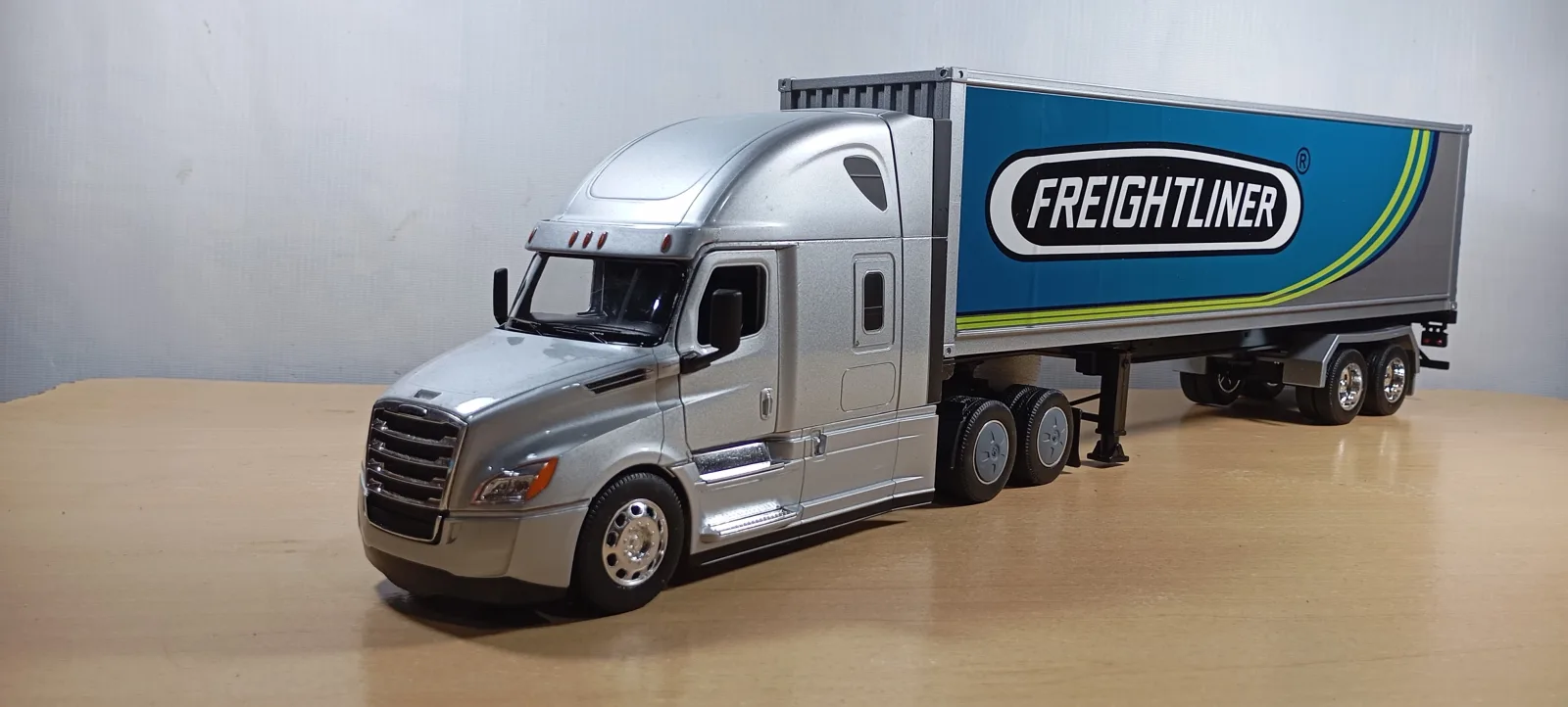 CAMION CONTEINER FREIGHTLINER CASCADIA