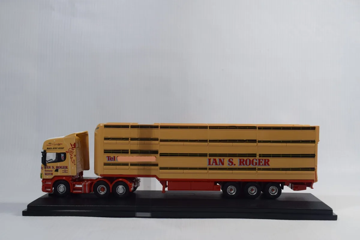 CAMION DE TRANSPORTE GANADO SCANIA R580 RHD