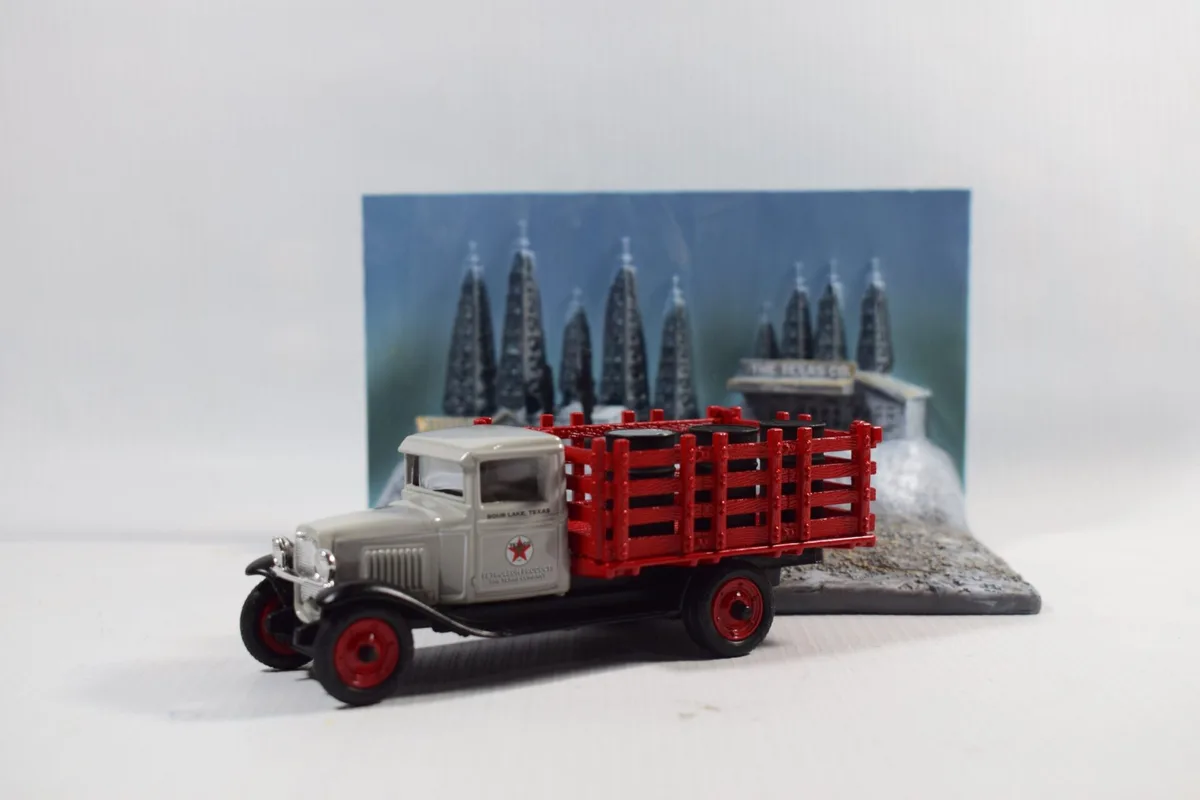 CAMION DE TRANSPORTE TEXACO CHEVROLET 1930 CON DIORAMA