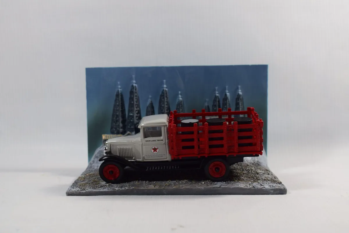 CAMION DE TRANSPORTE TEXACO CHEVROLET 1930 CON DIORAMA