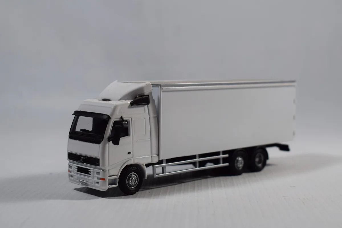 CAMION FURGON VOLVO FH GLOBETROTHER