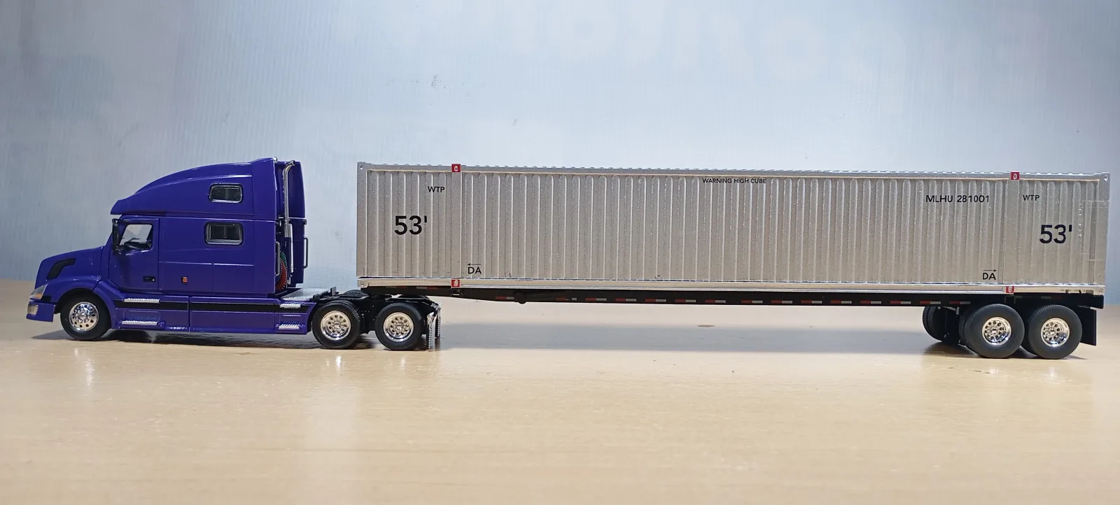 CAMION FURGON VOLVO VNL 670
