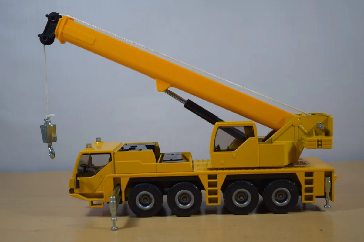  CAMION GRUA AUTOPROPULSADA