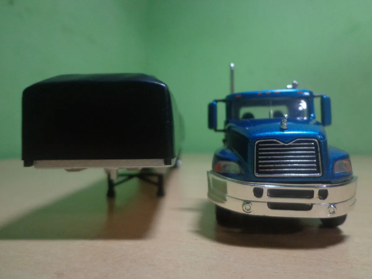 CAMION PLATAFORMA CARGUERO MACK PINNACLE