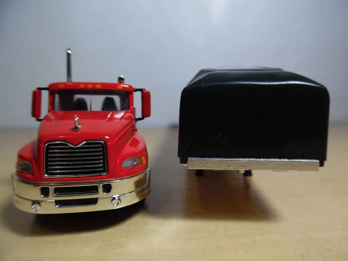 CAMION PLATAFORMA CARGUERO MACK PINNACLE