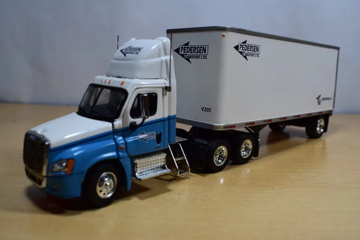 CAMION TRAILER FREIGHTLINER CASCADIA