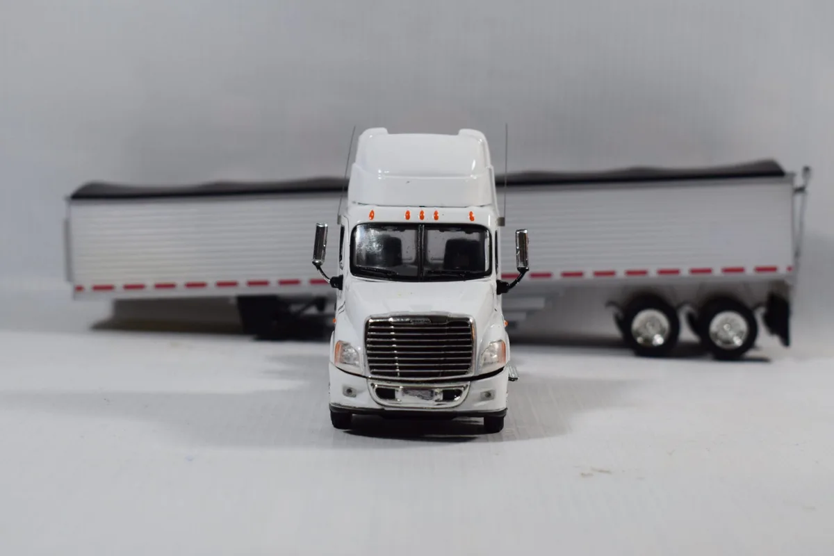 CAMION VOLQUETE MINERO FREIGHTLINER CASCADIA  