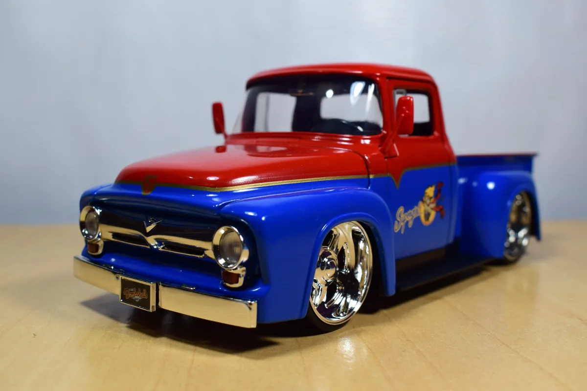 CAMIONETA FORD F-100 1956 DE LA SUPERGIRL