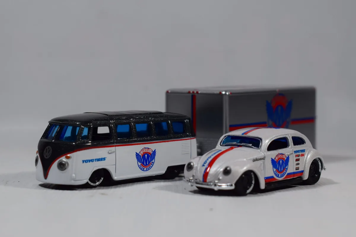 COMBI VOLKSWAGEN VAN SAMBA Y AUTO VOLKSWAGEN BEETLE