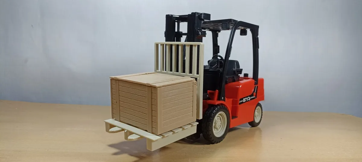  MONTACARGAS FORK LIFT B713
