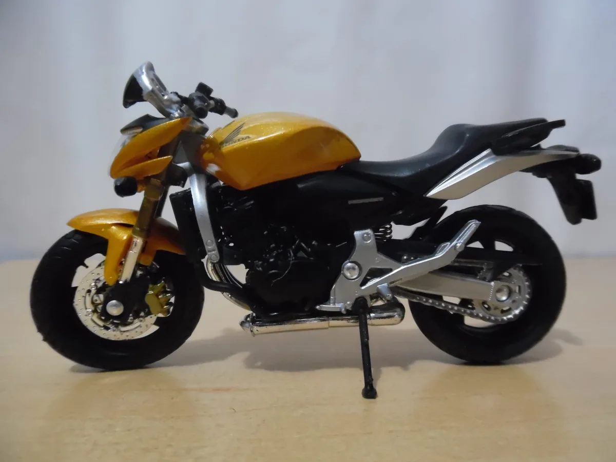 MOTO HONDA HORNET