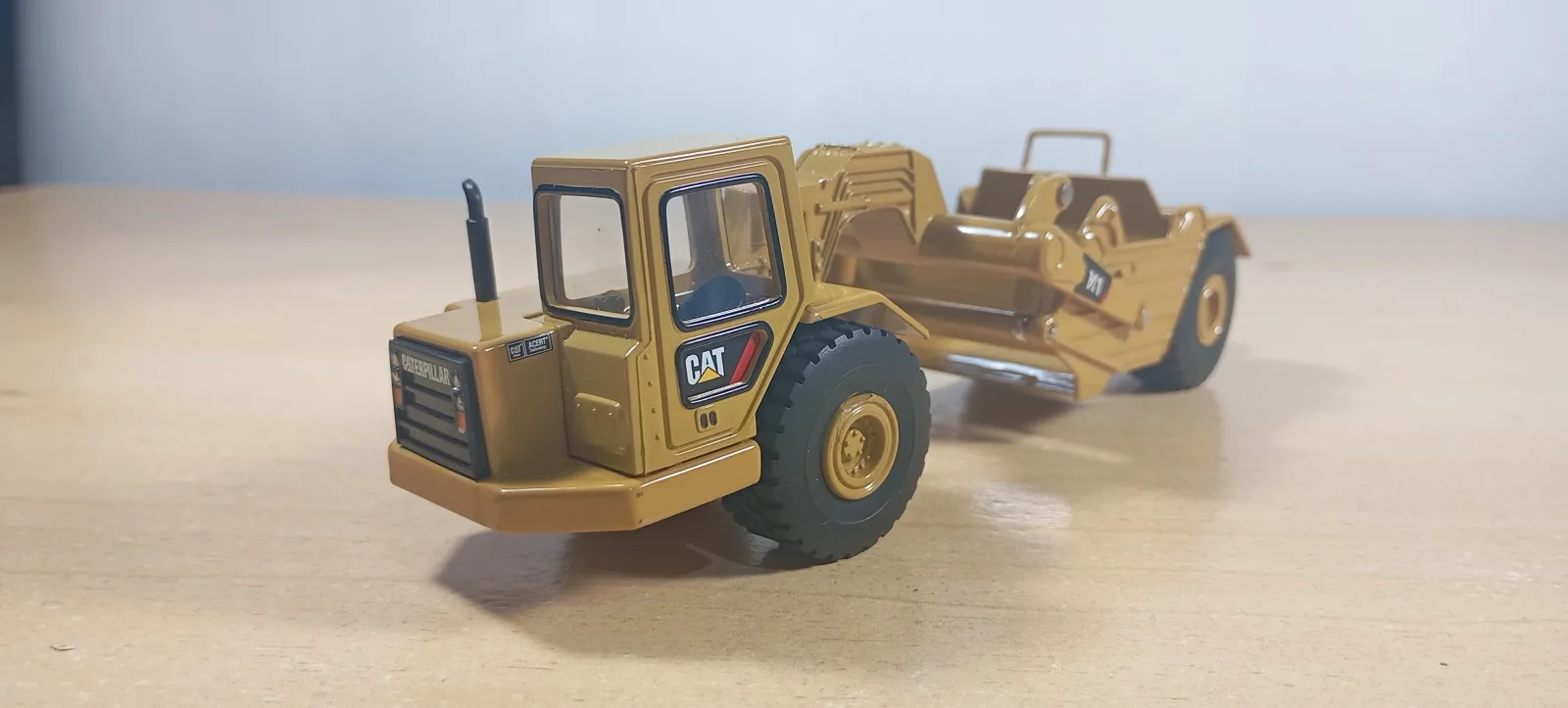 TRACTOR SCRAPER CAT 611