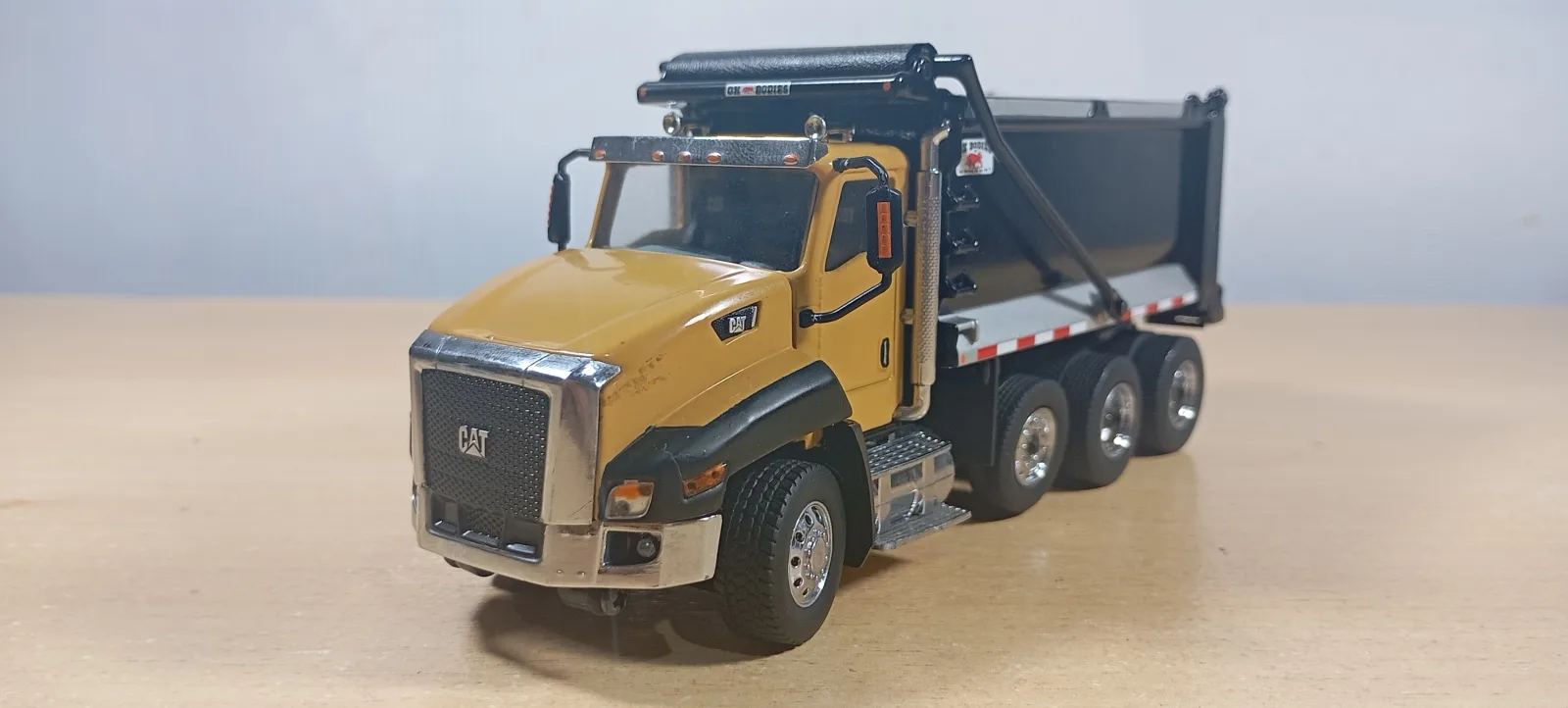 VOLQUETE CAT CT660 SBFA