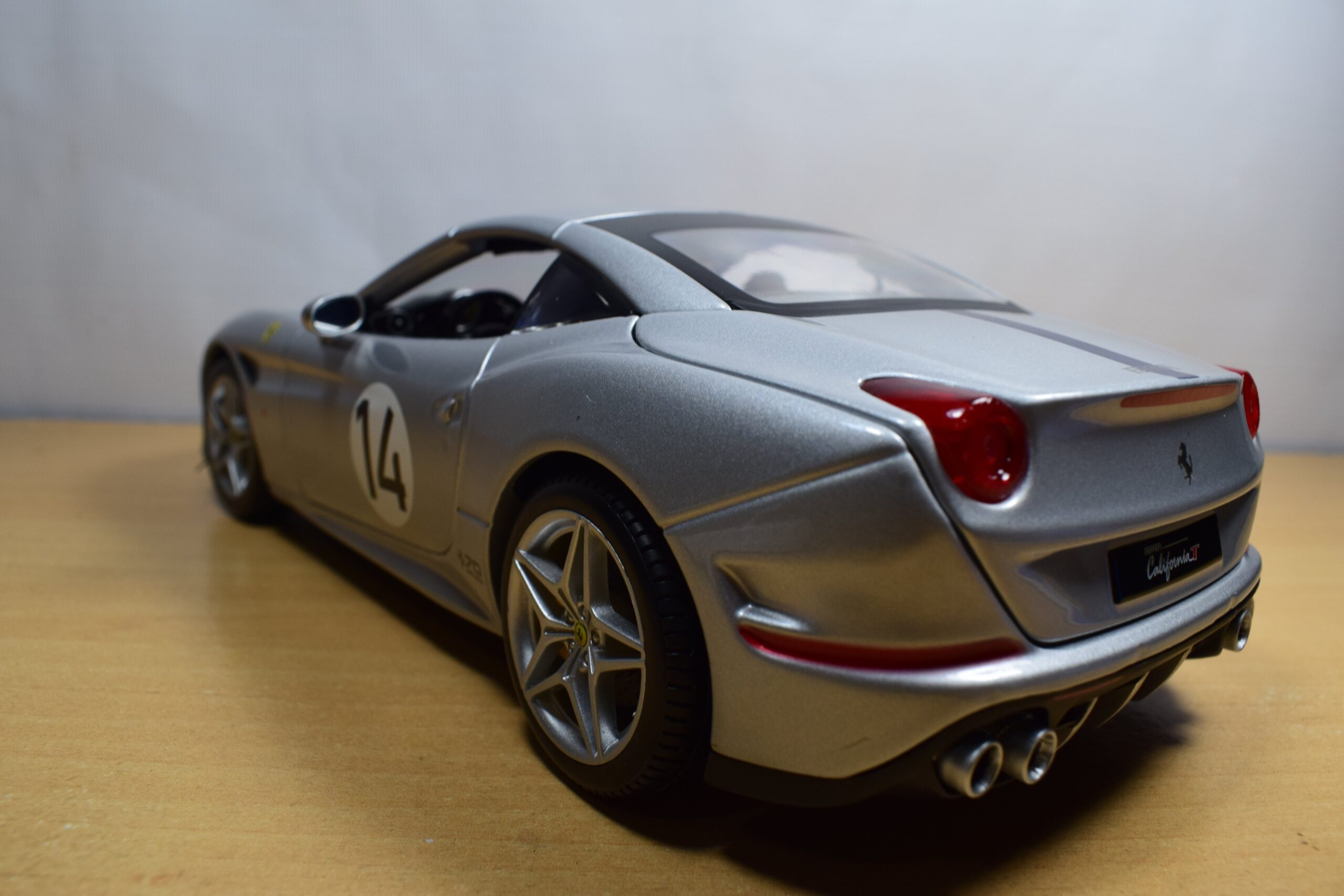 AUTO DE COMPETENCIA FERRARI CALIFORNIA T Nº14 - Imagen 5