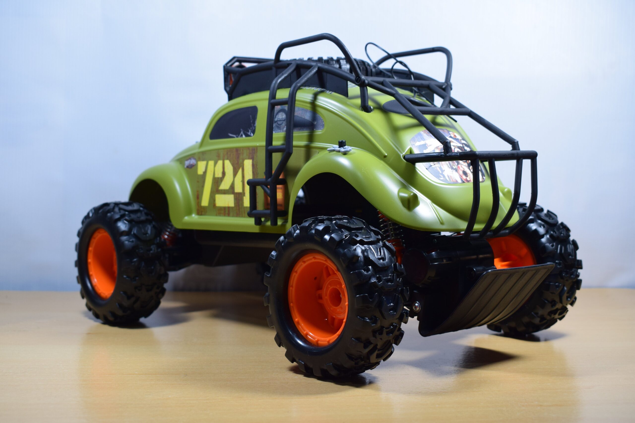 AUTO VOLKSWAGEN BEETLE 1951 OFF ROAD a control remoto con pilas - Imagen 6