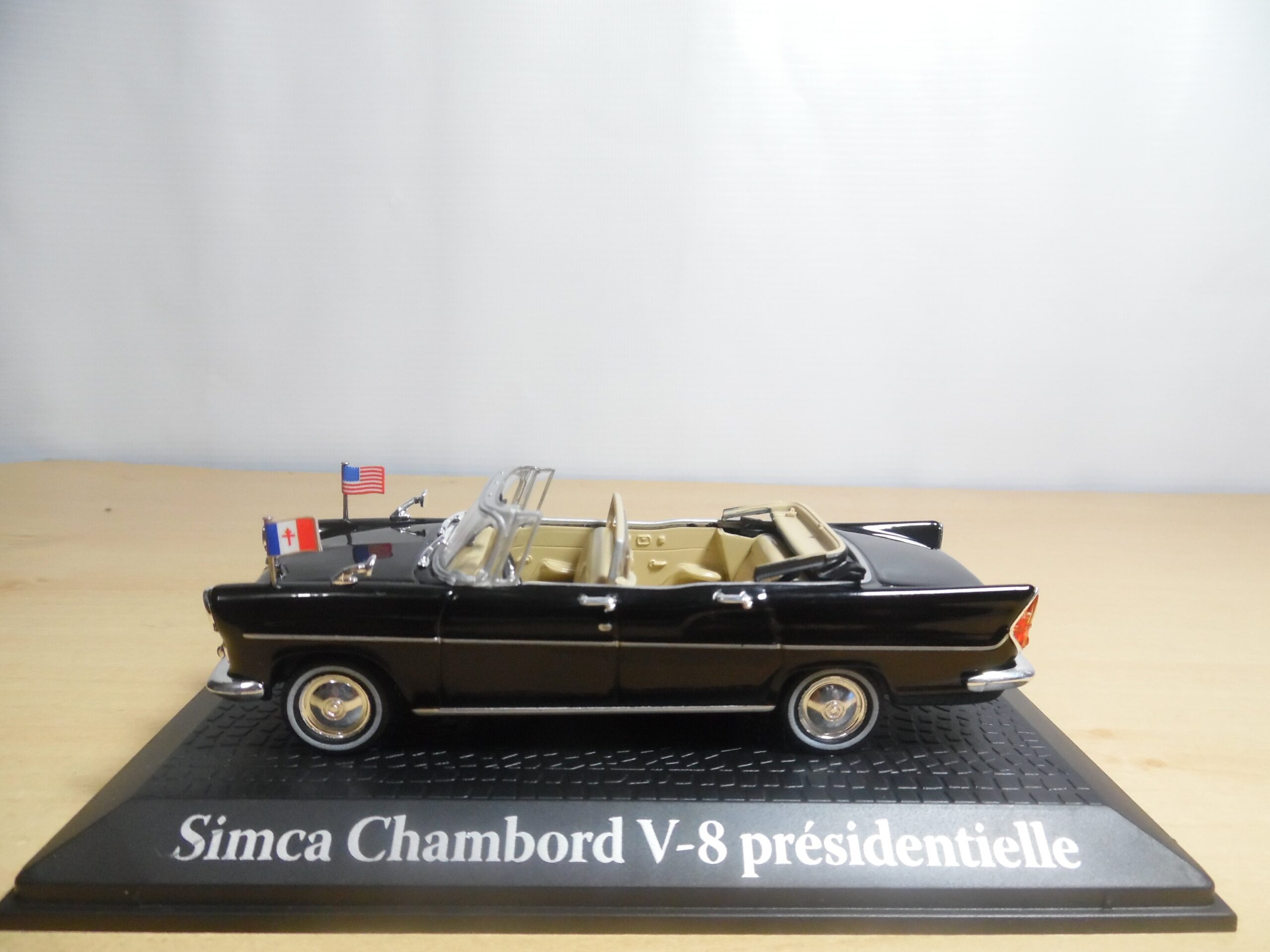 AUTO PRESIDENCIAL SIMCA CHAMBORD V-8