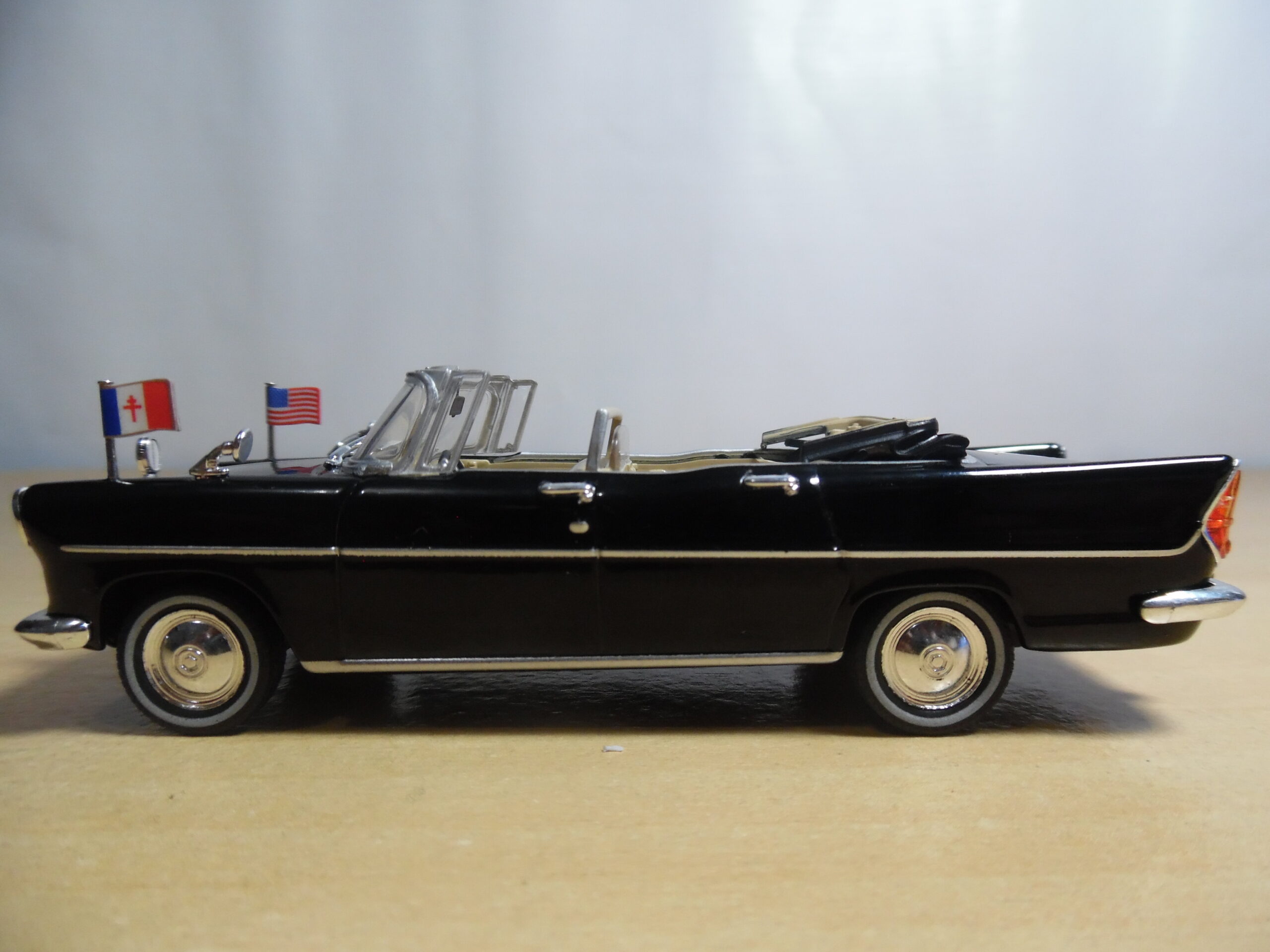 AUTO PRESIDENCIAL SIMCA CHAMBORD V-8 - Imagen 3