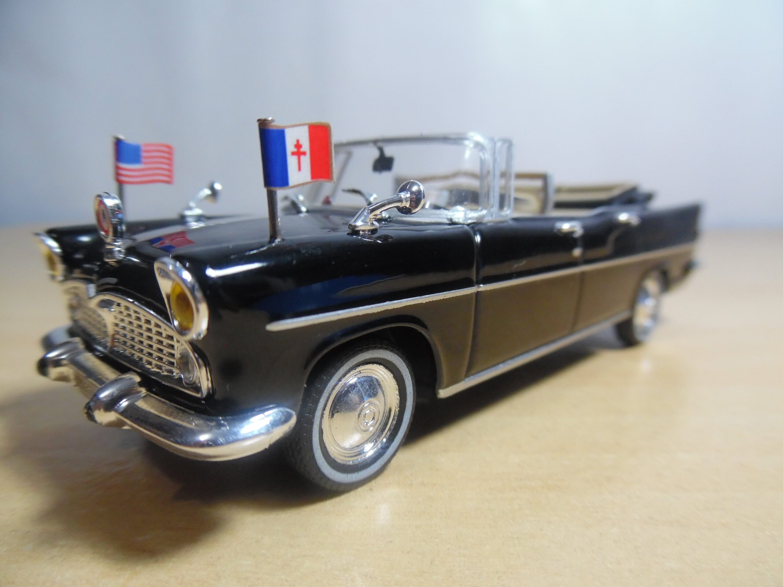 AUTO PRESIDENCIAL SIMCA CHAMBORD V-8 - Imagen 4